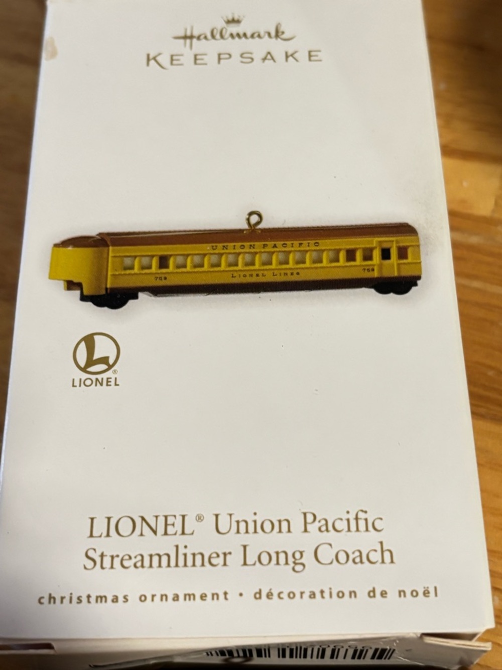 Keepsake 2010 Lionel Union Pacific Streamliner Long Coach Ornament  #754 w/ Box